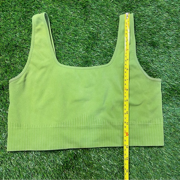 ✨SOLD✨Green Ribbed Crop Top - Picture 3 of 3
